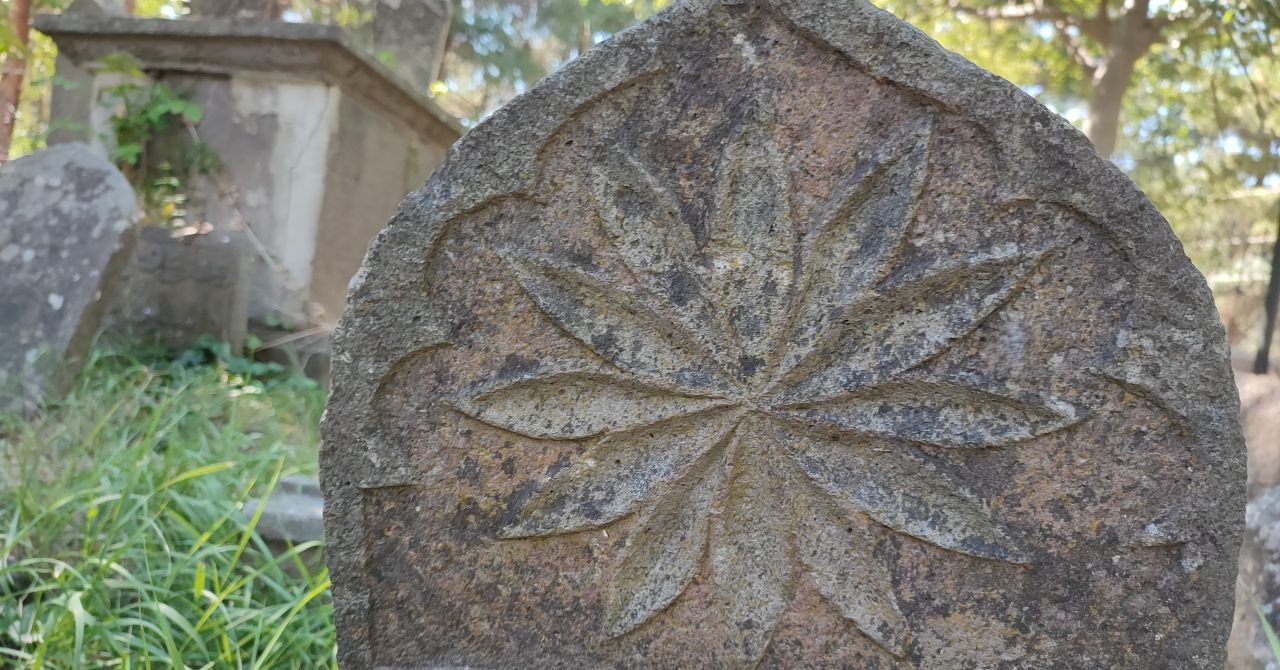 Niksar Melik Gazi Türbesi Haziresinde Bir Mezar Taşı